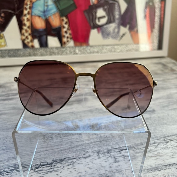 SALE JUST TODAY🌻GIVENCHY flat aviator sunglasses 🌼✨ - Picture 8 of 16